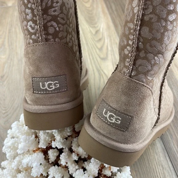 🌴🔆UGG- BROWN CLASSIC SHORT SNOW LEOPARD BOOTS🔆🌴 - Picture 2 of 16